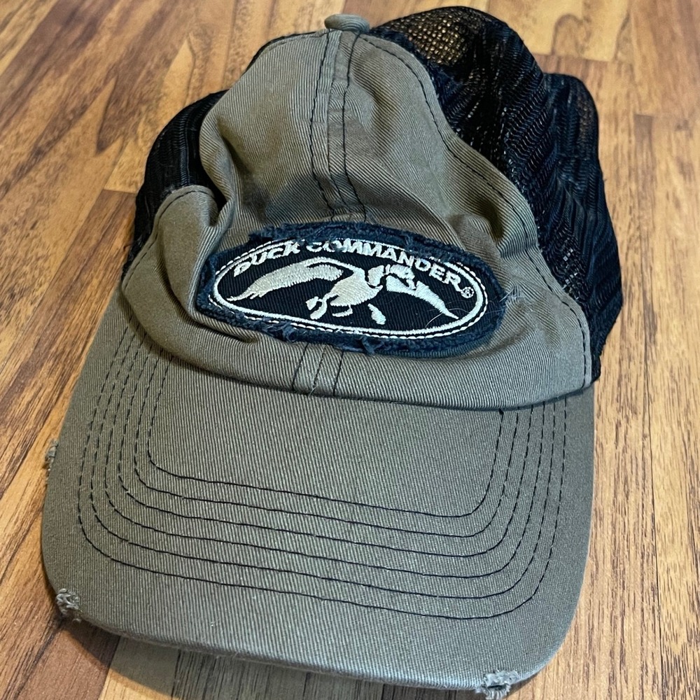 Duck Commander Trucker Hat Mens OSFM Distressed Olive Green Black Mesh Snapback